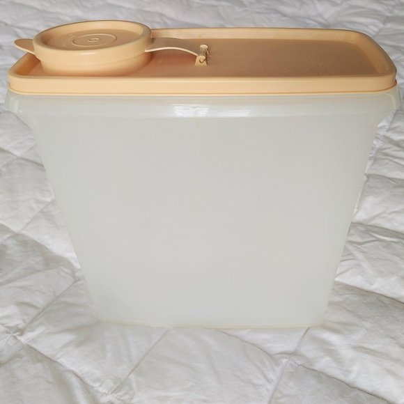 Vintage Tupperware Cereal Keeper Container & Lid